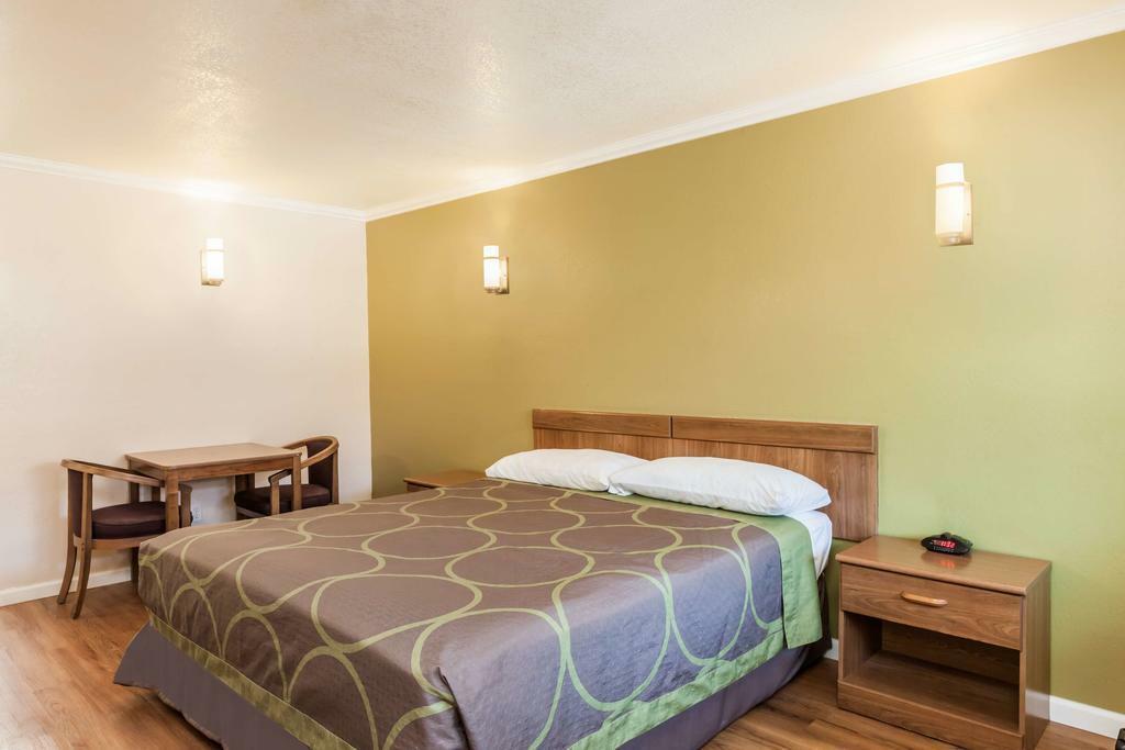 Hotel Super 8 By Wyndham Visalia Exteriér fotografie